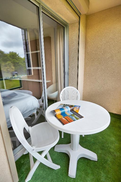 Hotel Du Golf Saint-Laurent Ploemel Habitación foto